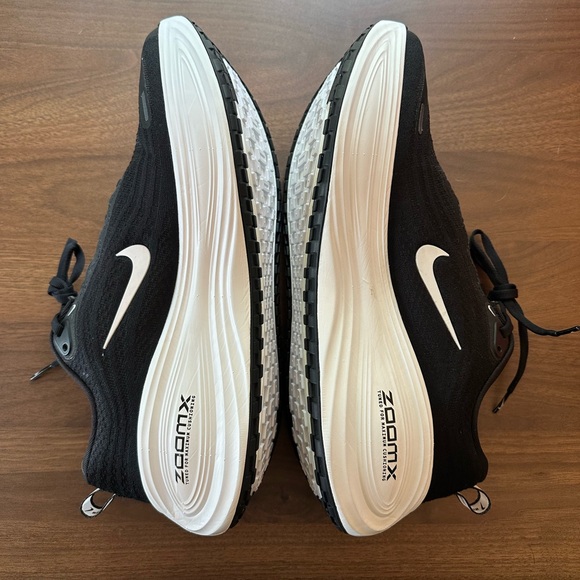 NWT Nike Vomero Plus Black-White Men’s 10 or Women’s 11.5 - Picture 3 of 7